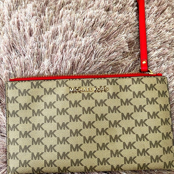 Michael Kors Wristlet - Picture 1 of 4